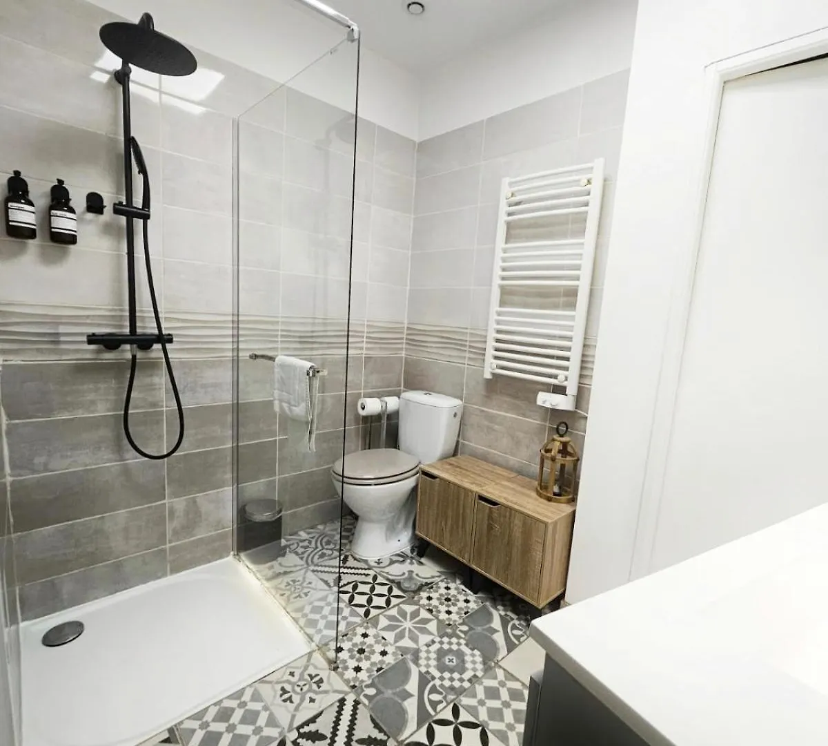 Appartement Suite Passion - Jacuzzi Prive - Table Massage Saint-Etienne