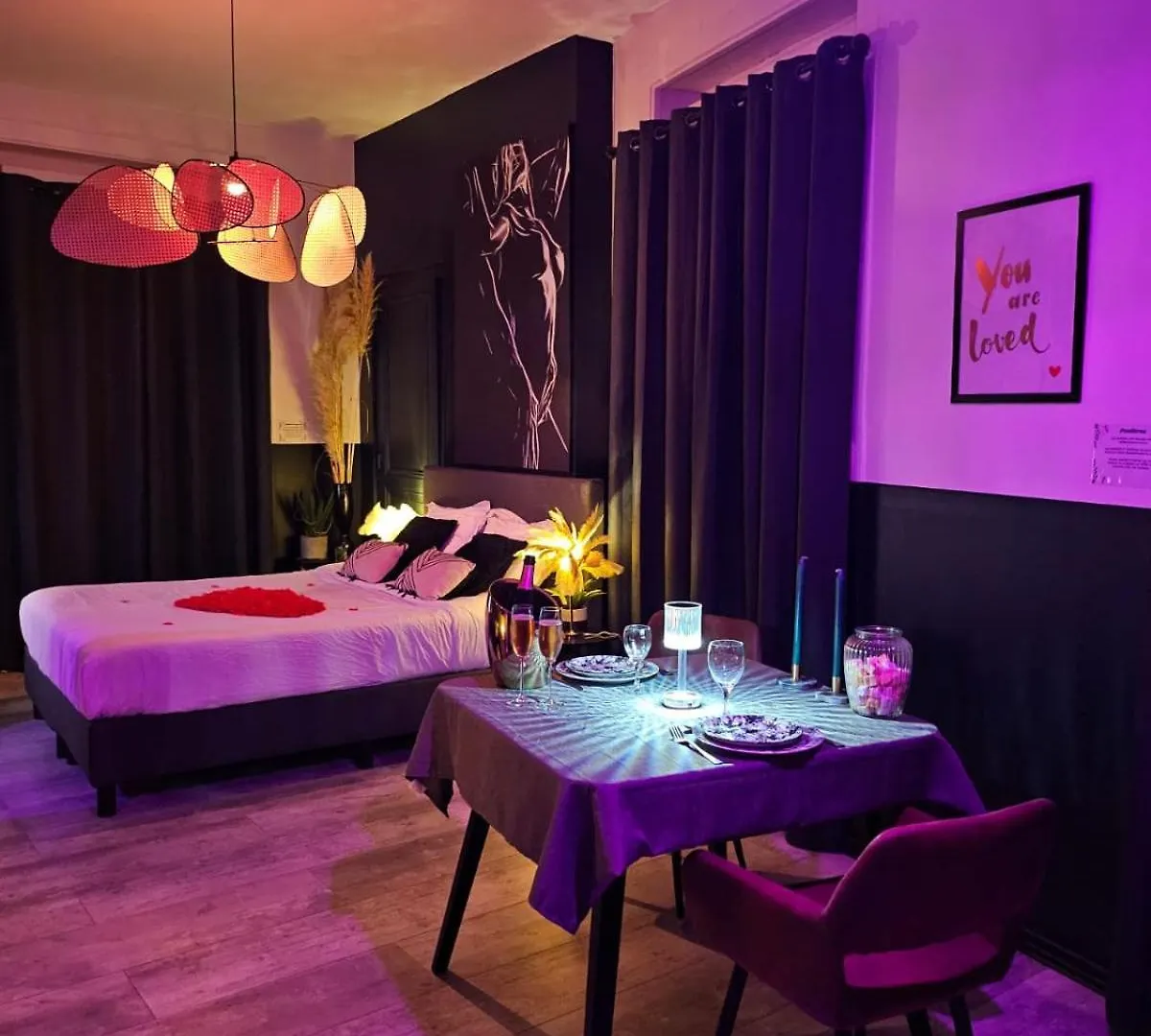 Appartement Suite Passion - Jacuzzi Prive - Table Massage Saint-Etienne