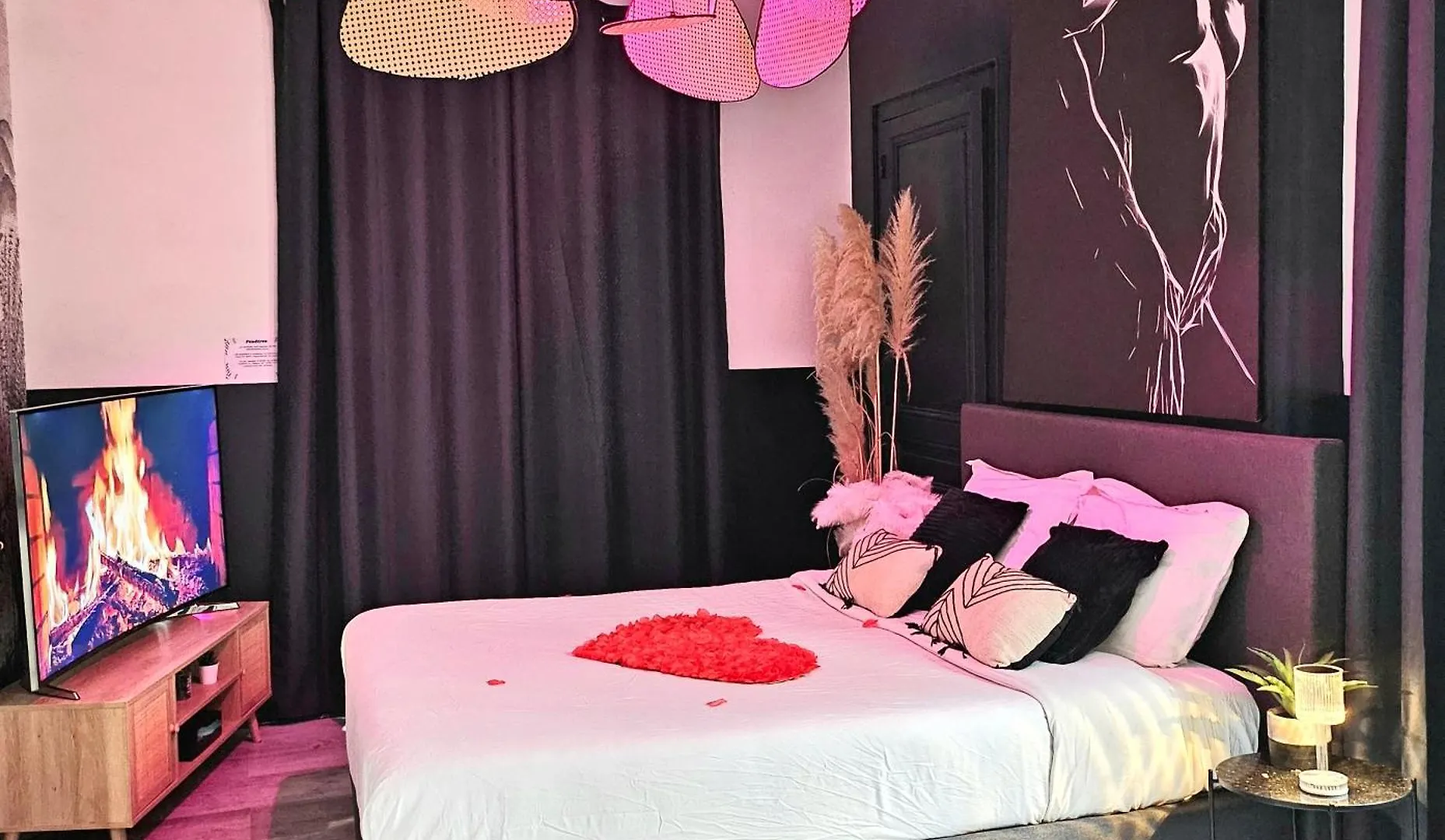Suite Passion - Jacuzzi Prive - Table Massage Saint-Etienne  0*, Saint-Etienne (Loire) Frankrijk
